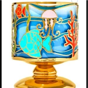 Bath & Body Works UNDERWATER
OCEAN SCENE PEDESTAL for 3-WICK candle.🐙🐠🏝